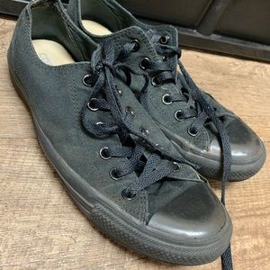 Size 7 Black Lowtop Converse